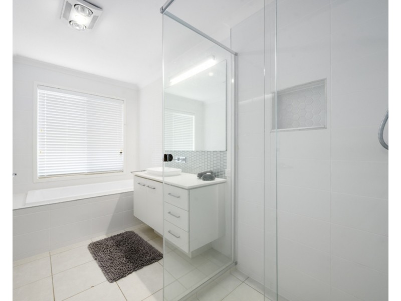 28 Grant Avenue, Hope Island QLD 4212