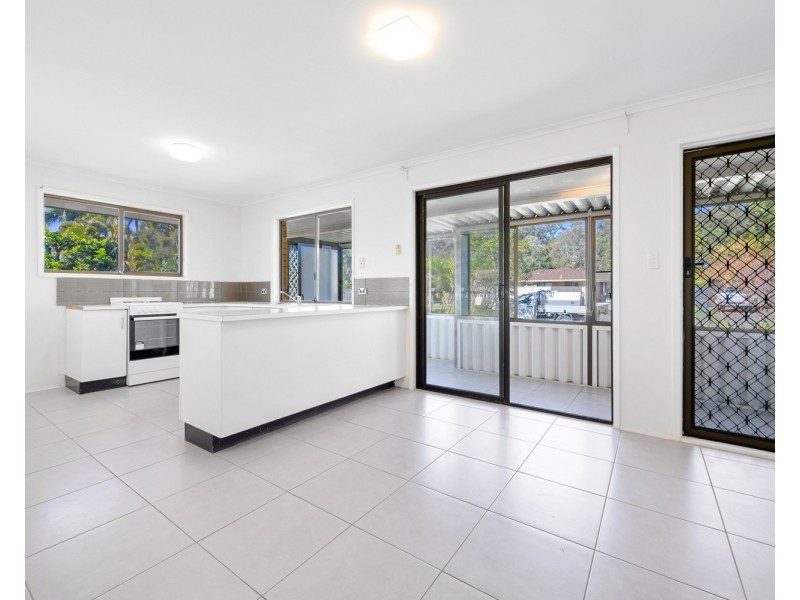 2/16 Telopea Street, Labrador QLD 4215