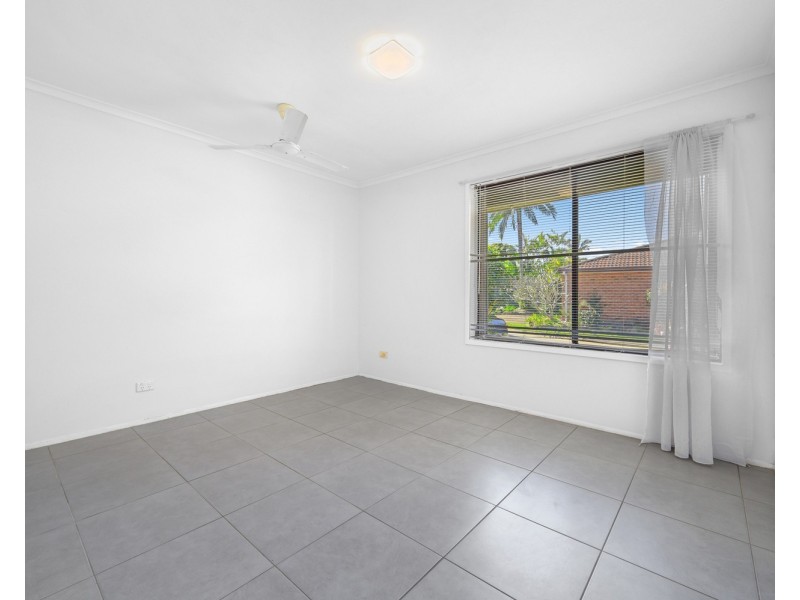 2/16 Telopea Street, Labrador QLD 4215
