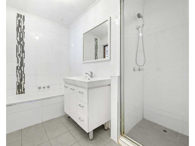 2/16 Telopea Street, Labrador QLD 4215