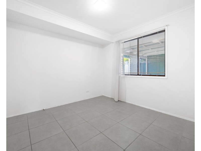 2/16 Telopea Street, Labrador QLD 4215