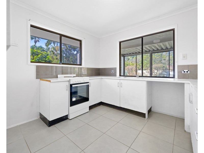 2/16 Telopea Street, Labrador QLD 4215