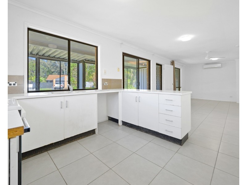 2/16 Telopea Street, Labrador QLD 4215