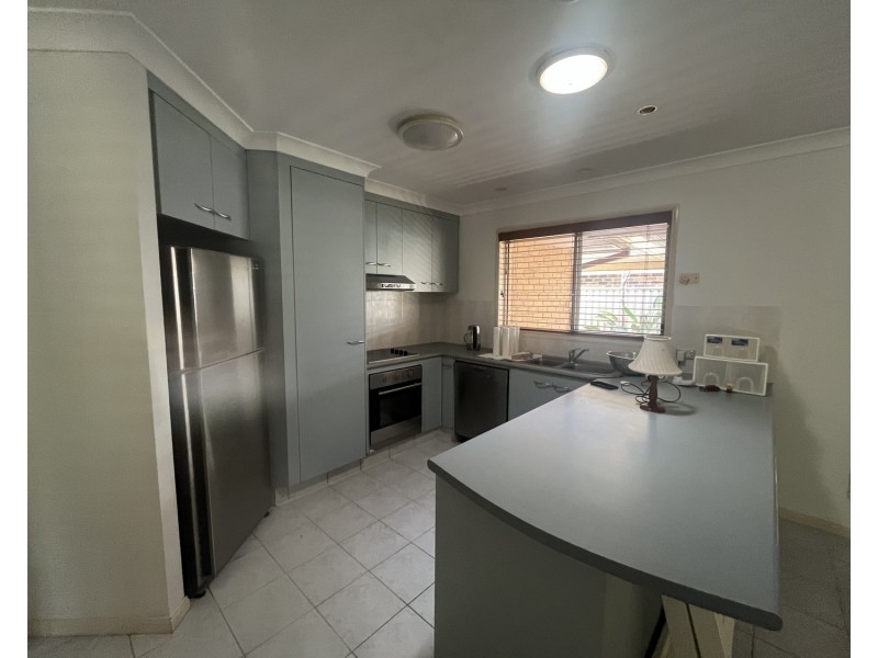 2 Tewantin Close, Parkwood QLD 4214