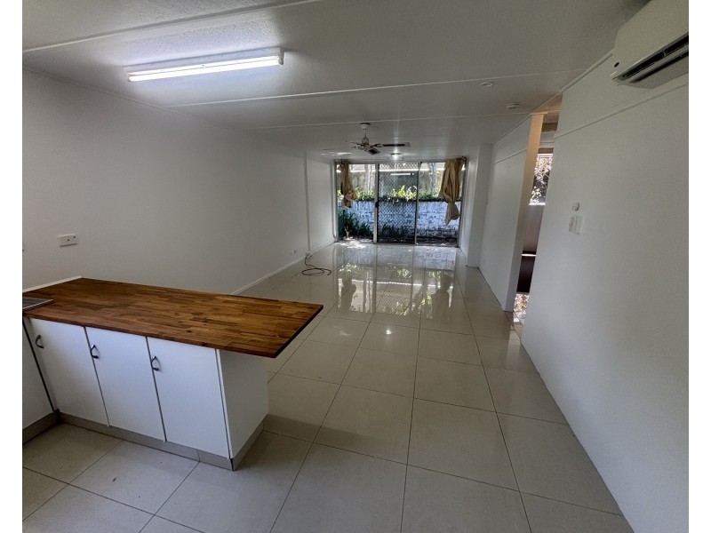 1/4 Marine Parade, Southport QLD 4215