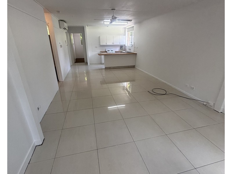 1/4 Marine Parade, Southport QLD 4215