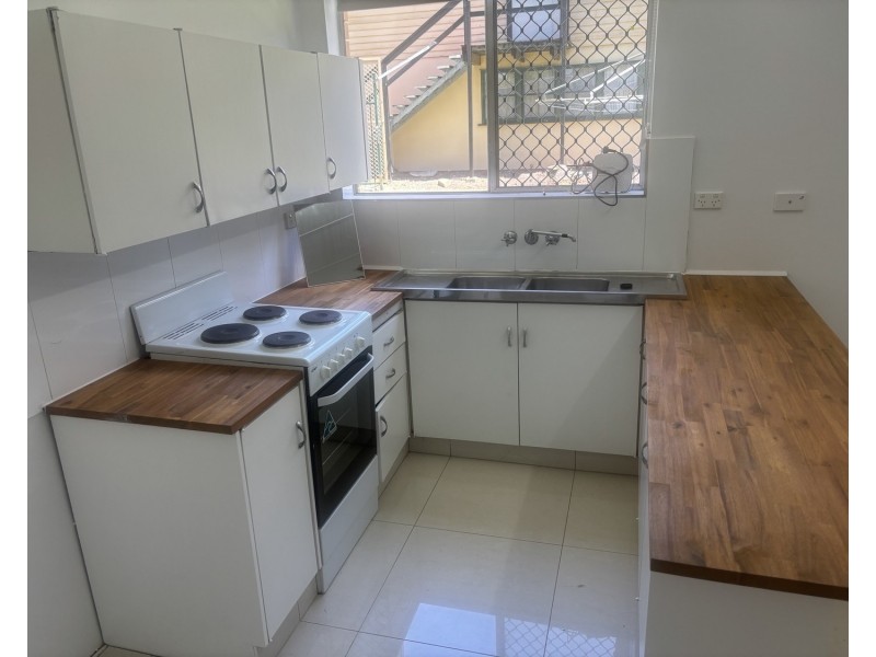 1/4 Marine Parade, Southport QLD 4215