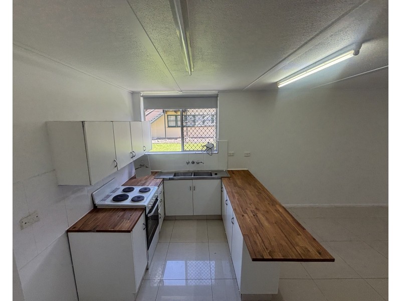 1/4 Marine Parade, Southport QLD 4215