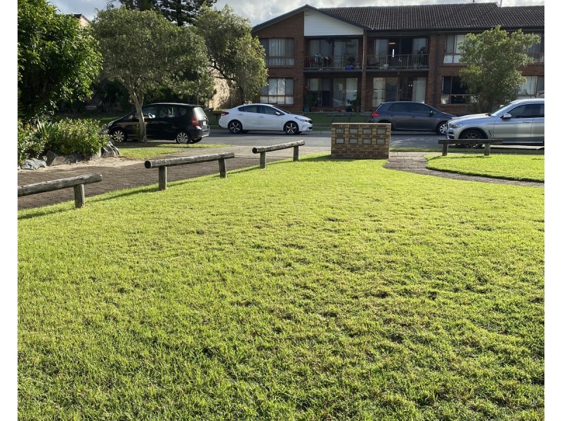 2/8 Christina Court, Broadbeach QLD 4218