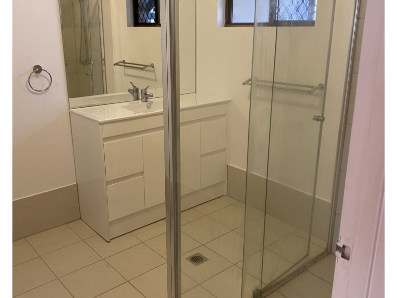 2/8 Christina Court, Broadbeach QLD 4218