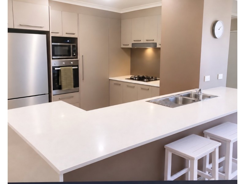 2/20 Lawson Street, Southport QLD 4215