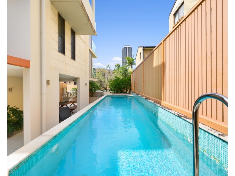 6/20 Lawson Street, Southport QLD 4215