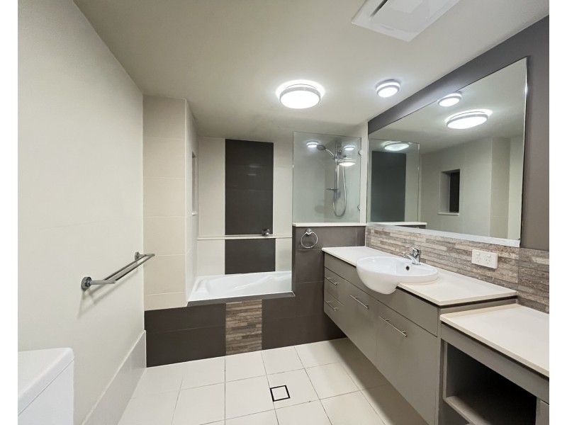 6/20 Lawson Street, Southport QLD 4215