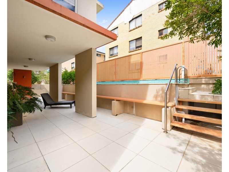 10/20 Lawson Street, Southport QLD 4215