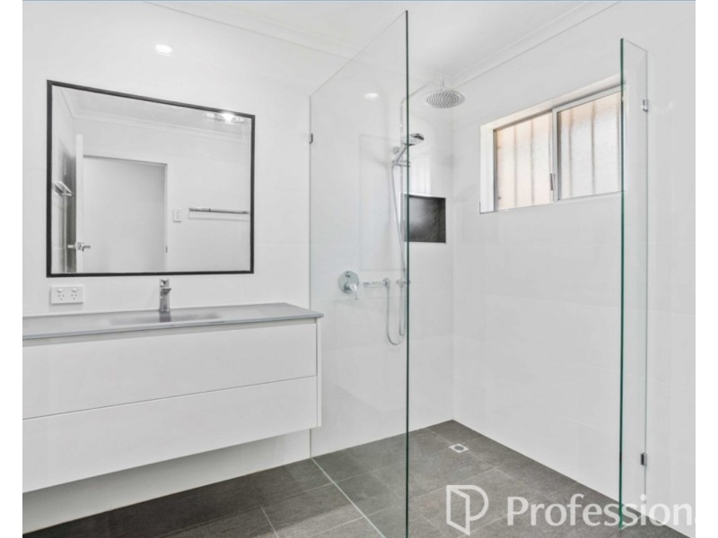11 Berringa Court, Ashmore QLD 4214