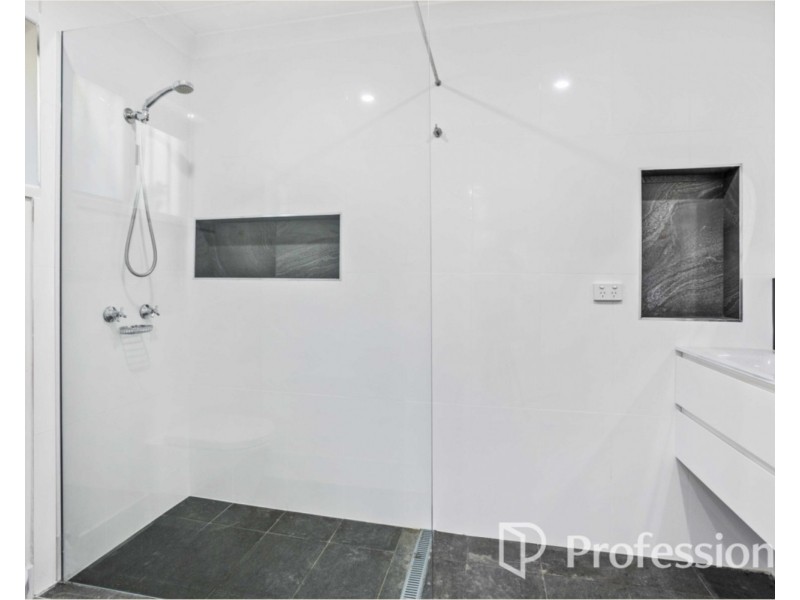 11 Berringa Court, Ashmore QLD 4214