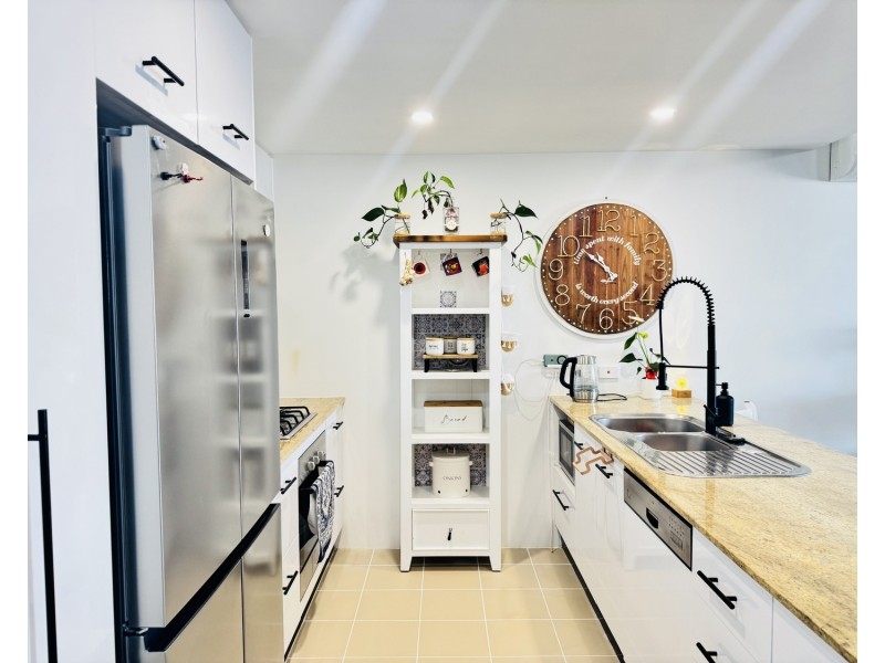 216/105 Scarborough Street, Southport QLD 4215