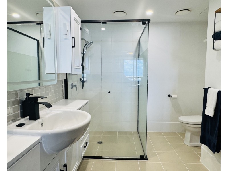 216/105 Scarborough Street, Southport QLD 4215