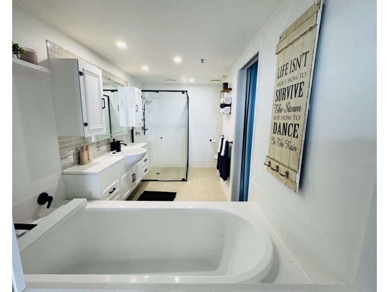216/105 Scarborough Street, Southport QLD 4215