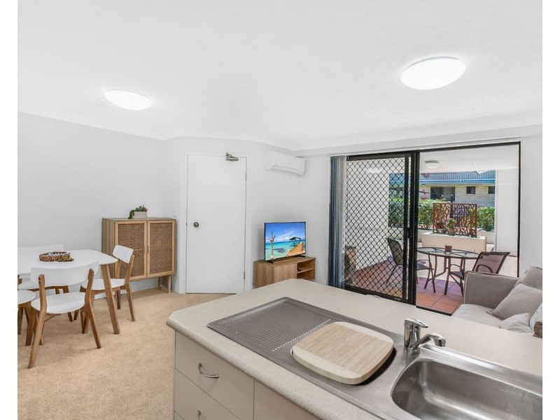 6/33 Lenneberg Street, Southport QLD 4215
