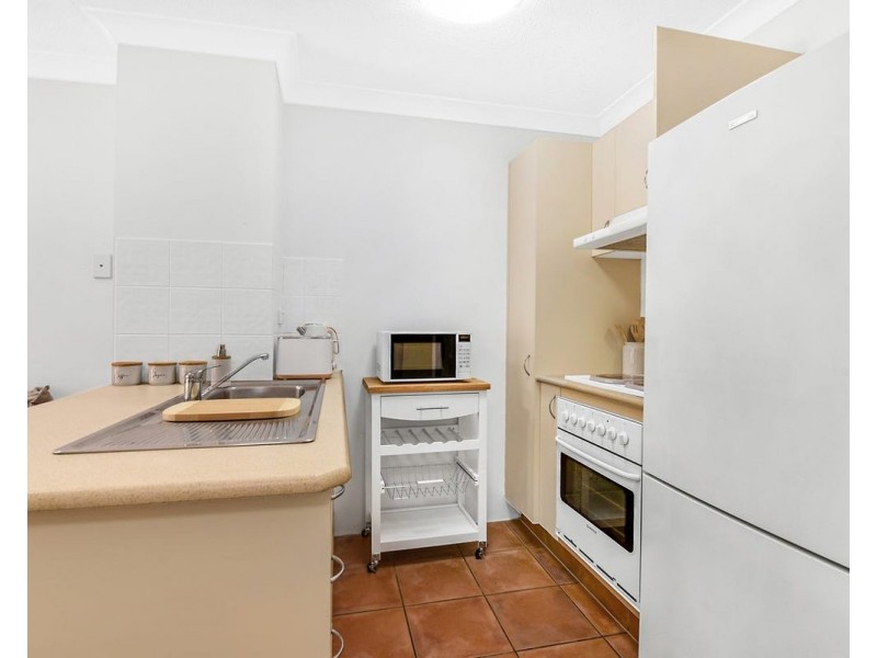 6/33 Lenneberg Street, Southport QLD 4215