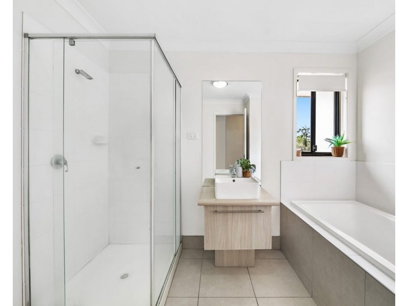 2/12 Christine Drive, Coomera QLD 4209