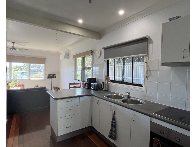 22 Heydon Avenue, Labrador QLD 4215