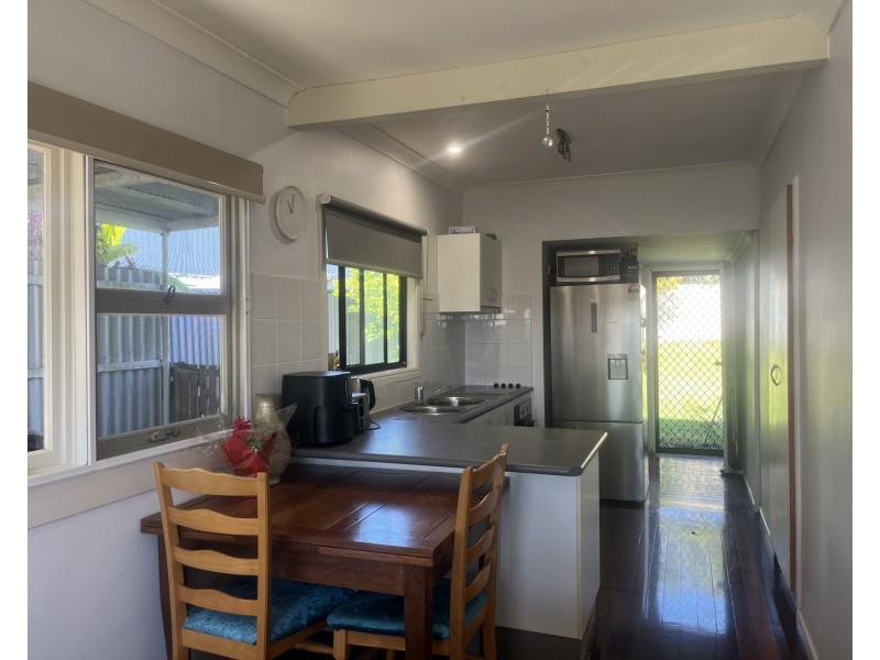 22 Heydon Avenue, Labrador QLD 4215
