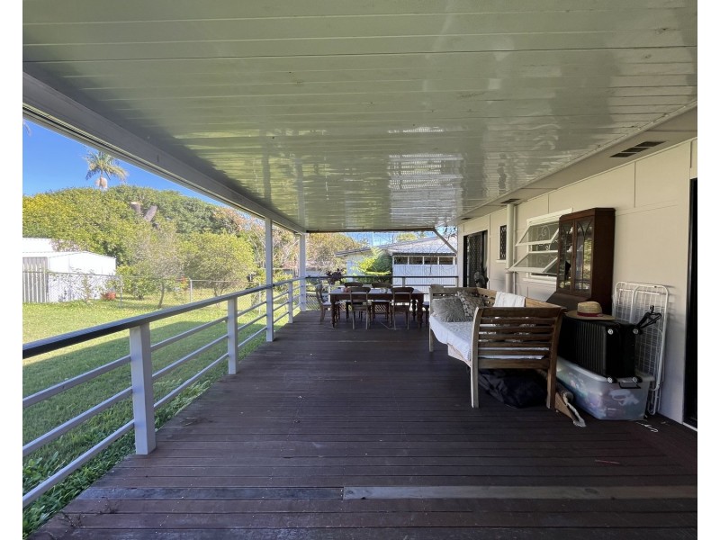 22 Heydon Avenue, Labrador QLD 4215