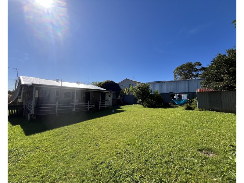 22 Heydon Avenue, Labrador QLD 4215