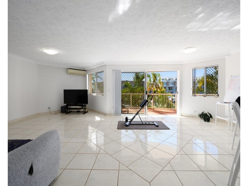 8/20 Canal Avenue, Runaway Bay QLD 4216