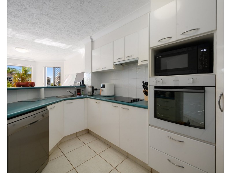 8/20 Canal Avenue, Runaway Bay QLD 4216