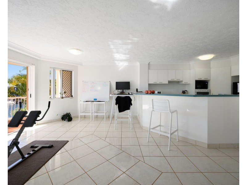 8/20 Canal Avenue, Runaway Bay QLD 4216