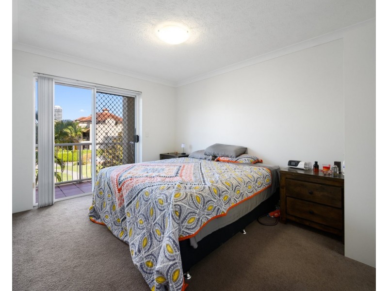 8/20 Canal Avenue, Runaway Bay QLD 4216