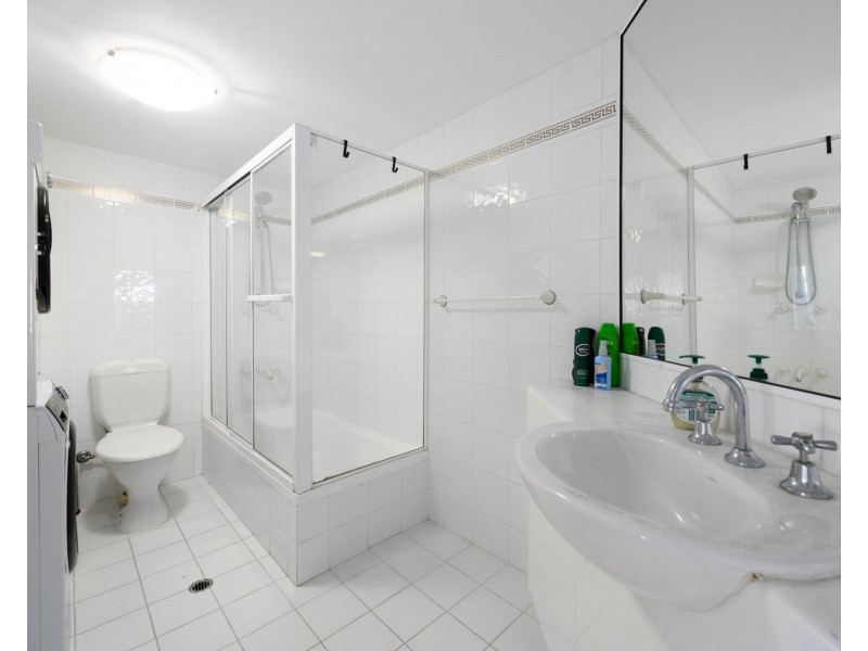 8/20 Canal Avenue, Runaway Bay QLD 4216