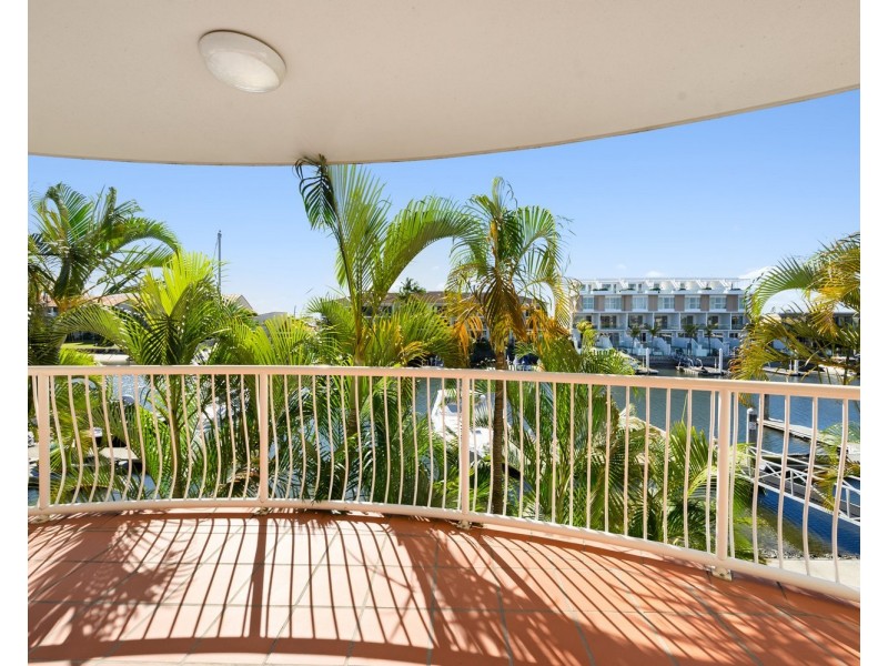 8/20 Canal Avenue, Runaway Bay QLD 4216