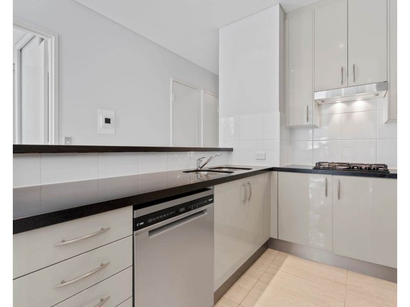 216/3 Como Crescent, Southport QLD 4215