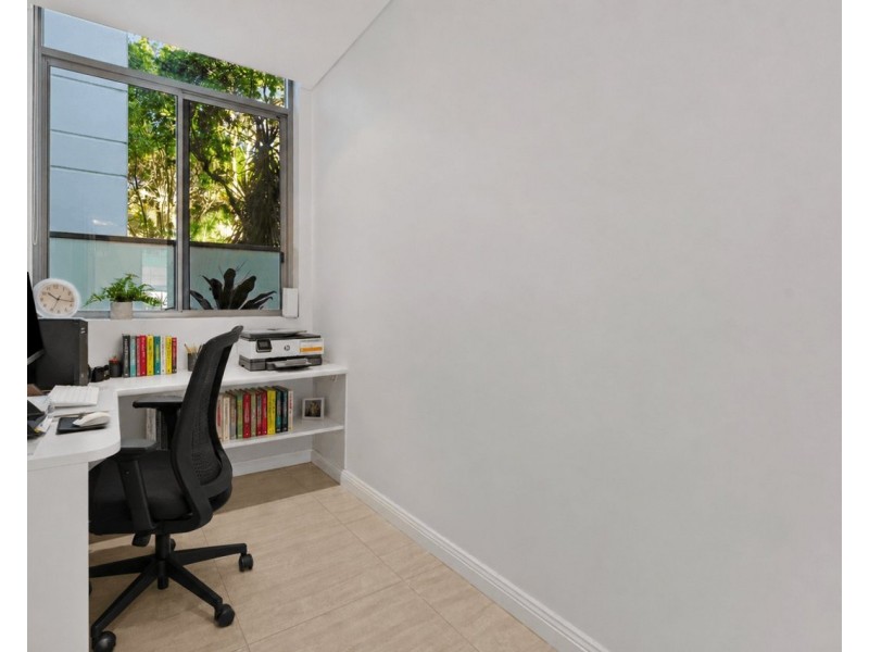 216/3 Como Crescent, Southport QLD 4215