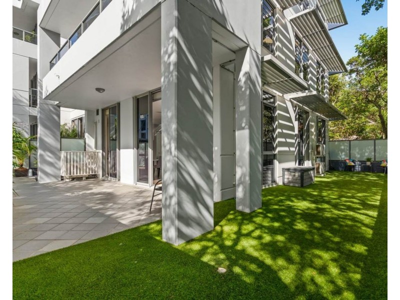 216/3 Como Crescent, Southport QLD 4215