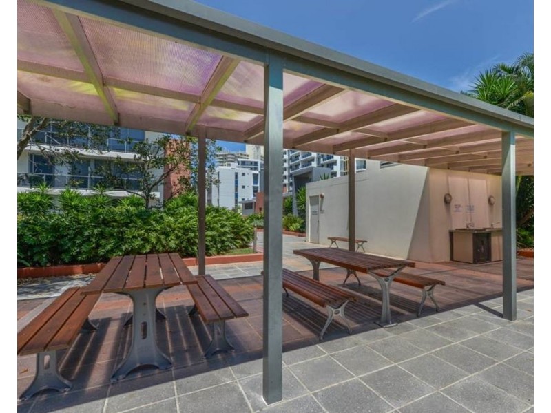 216/3 Como Crescent, Southport QLD 4215