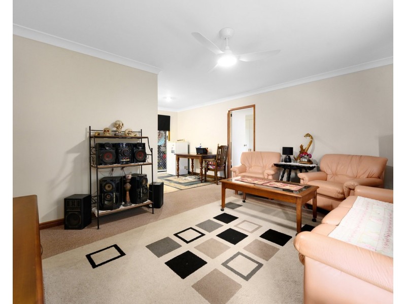 18 Tumbarumba Avenue, Ashmore QLD 4214