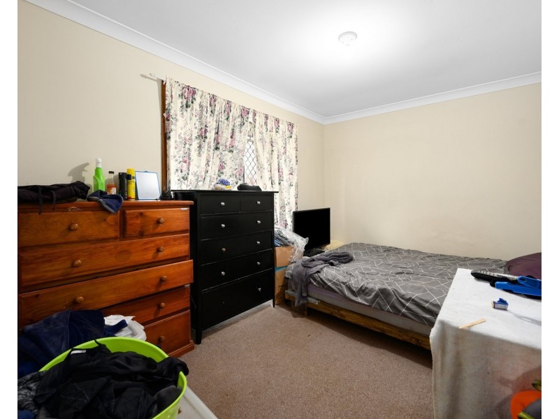 18 Tumbarumba Avenue, Ashmore QLD 4214