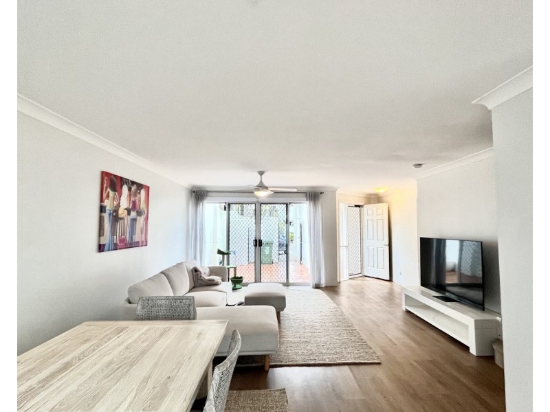 9/100 Cotlew Street East, Southport QLD 4215