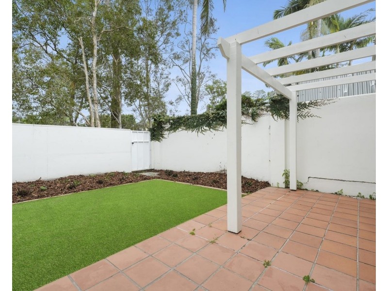 9/100 Cotlew Street East, Southport QLD 4215