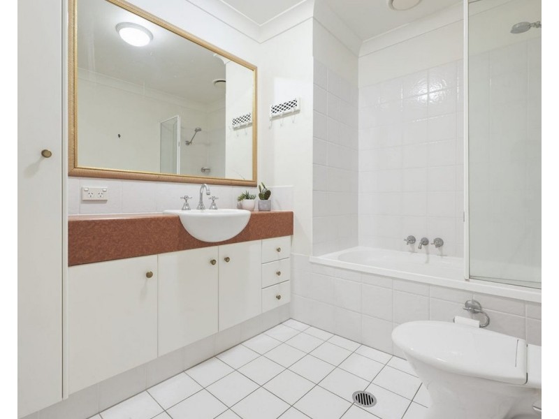 9/100 Cotlew Street East, Southport QLD 4215