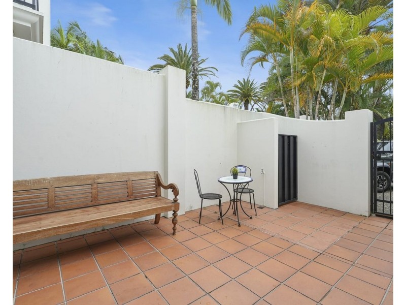 9/100 Cotlew Street East, Southport QLD 4215