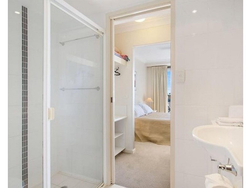 25/4 Brittania Avenue, Broadbeach QLD 4218