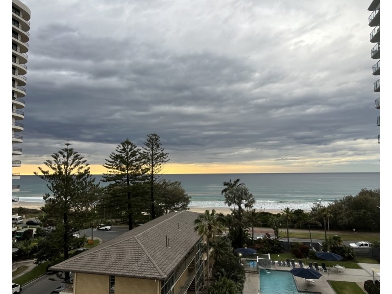 25/4 Britannia Avenue, Broadbeach QLD 4218