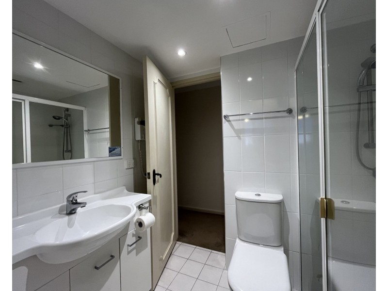 25/4 Britannia Avenue, Broadbeach QLD 4218