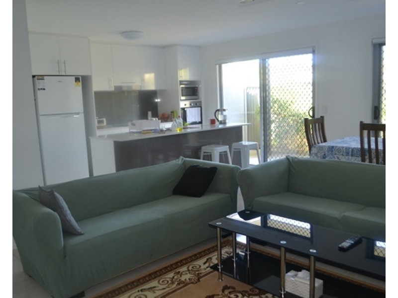 32/37 Witheren Circuit, Pacific Pines QLD 4211